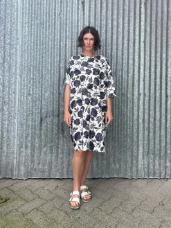 Flash Sale Dark Navy Roses Linen Sunja Dress Dresses