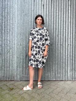 Flash Sale Dark Navy Roses Linen Sunja Dress Dresses